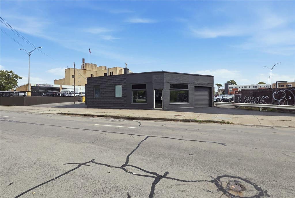 Photo of 160 South Union Street, Rochester, NY 14607 (MLS # R1703552)