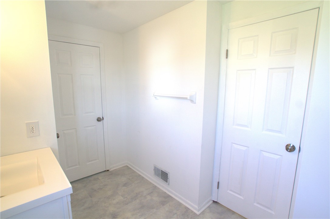 807 Flynn Road, Greece, New York image 15