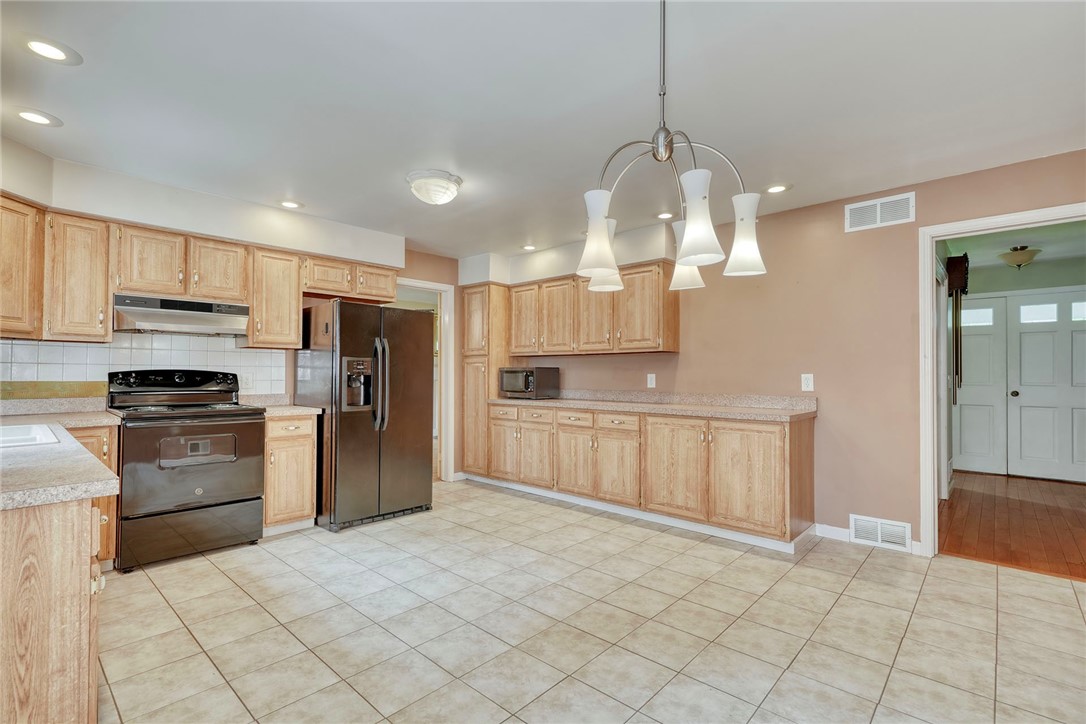 50 Shire Oaks Drive, Pittsford, New York image 8