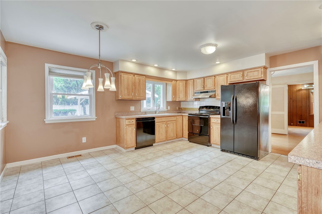 50 Shire Oaks Drive, Pittsford, New York image 9