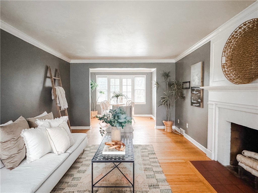 20 Winding Road, Pittsford, New York image 2