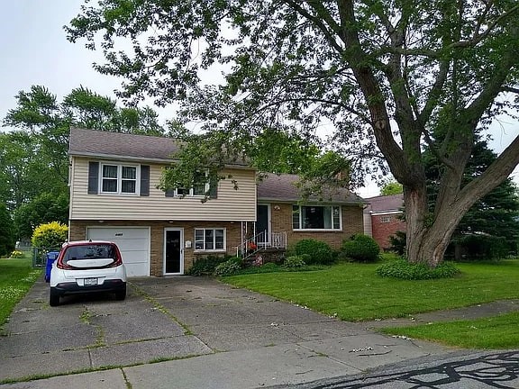 4465 Stratford Ter, Hamburg, New York image 2
