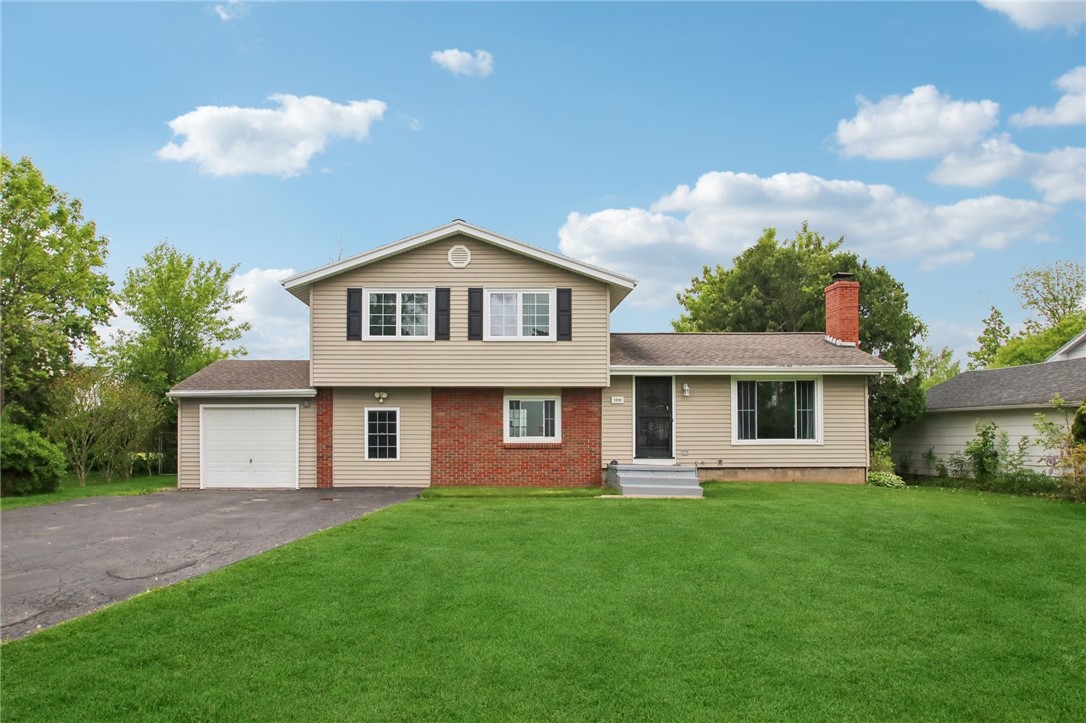 1099 N Greece Road, Greece, New York image 1