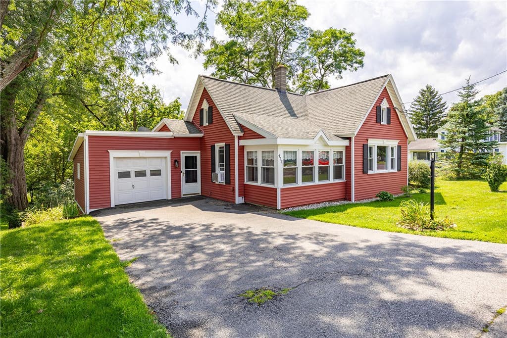 Photo of 477 Ridge Road, Webster, NY 14580 (MLS # R1705120)