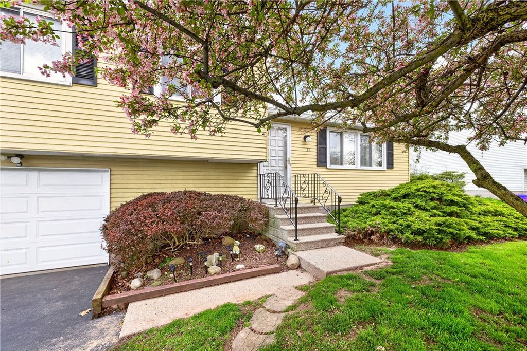 Photo of 17 Fox Hollow Drive, Hamlin, NY 14464 (MLS # R1679535)