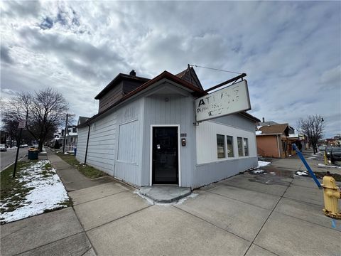 Photo of 1023 South Clinton Avenue, Rochester, NY 14620 (MLS # R1667751)