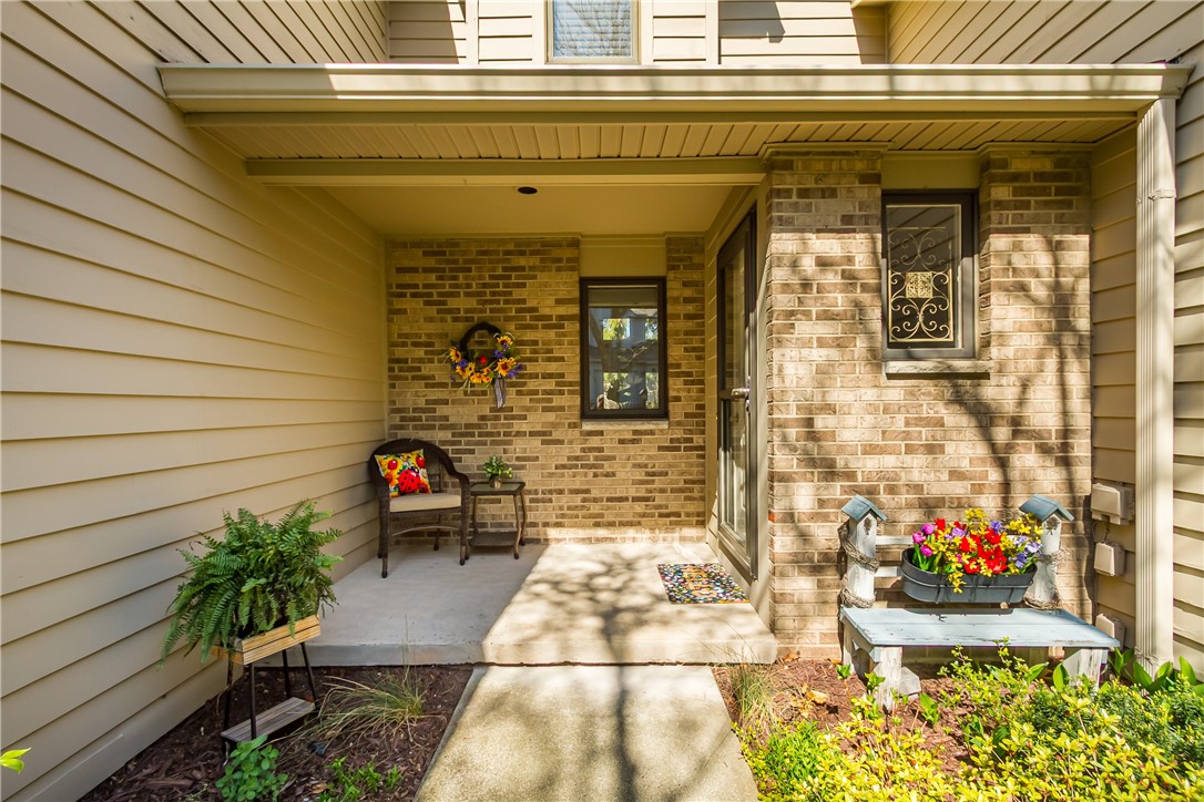 3 Colonial Circle