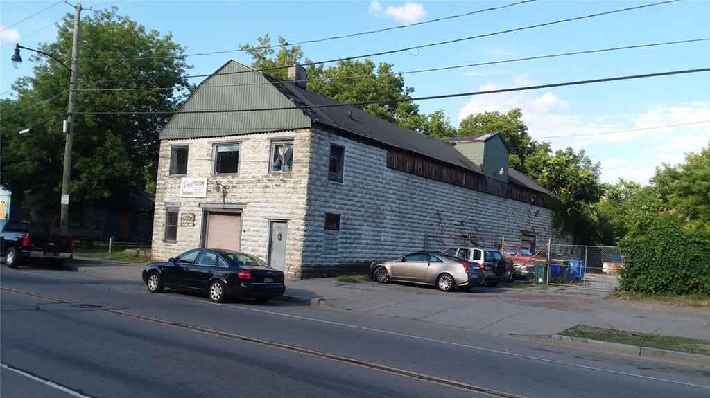 Photo of 658 Joseph Avenue, Rochester, NY 14621 (MLS # R1725964)