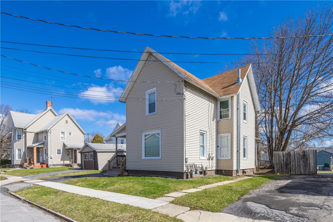 11 Hallenbeck Avenue