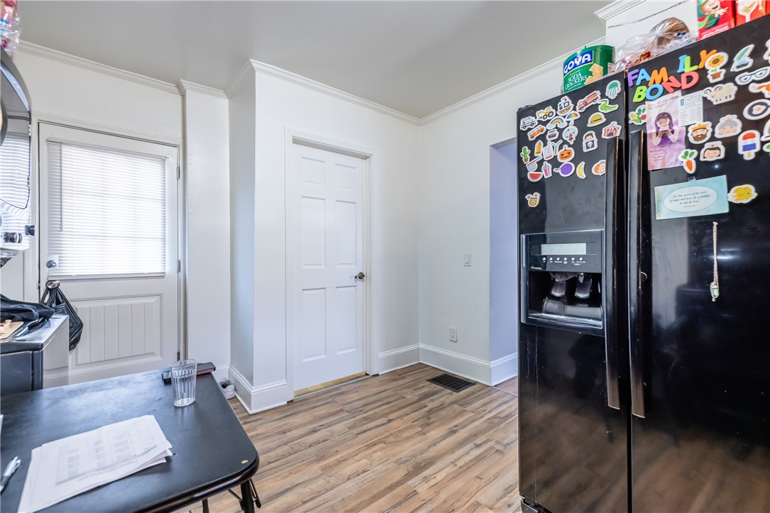 11 Hallenbeck Avenue