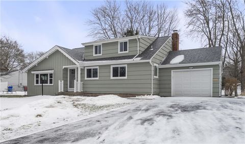 Homes For Sale - 11 Ventura Road<br/> Gates, NY 14624