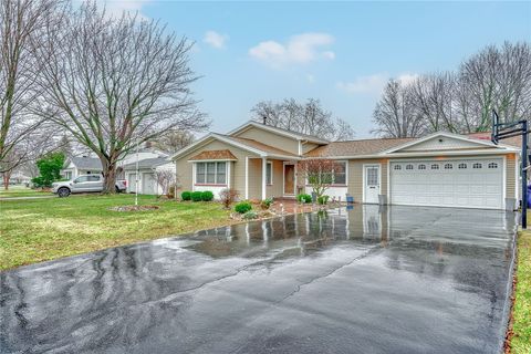 Homes For Sale - 82 Mariposa Drive<br/> Gates, NY 14624