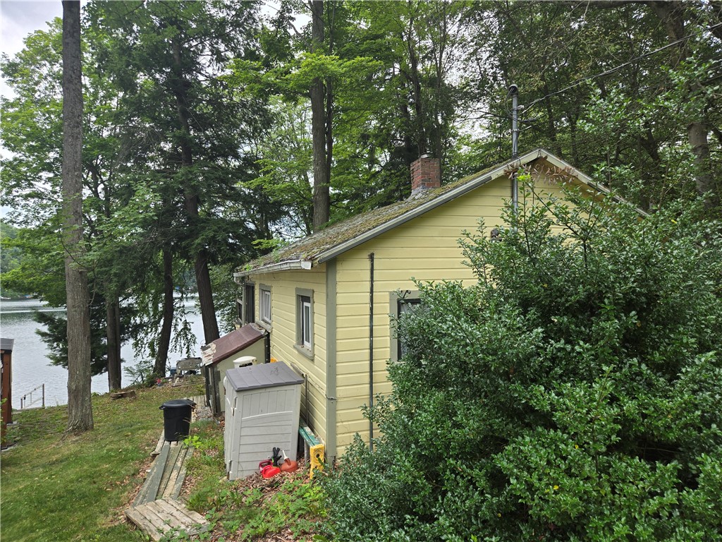 1976 W Shore Road