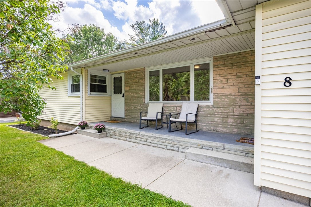 8 Twin Oak Drive