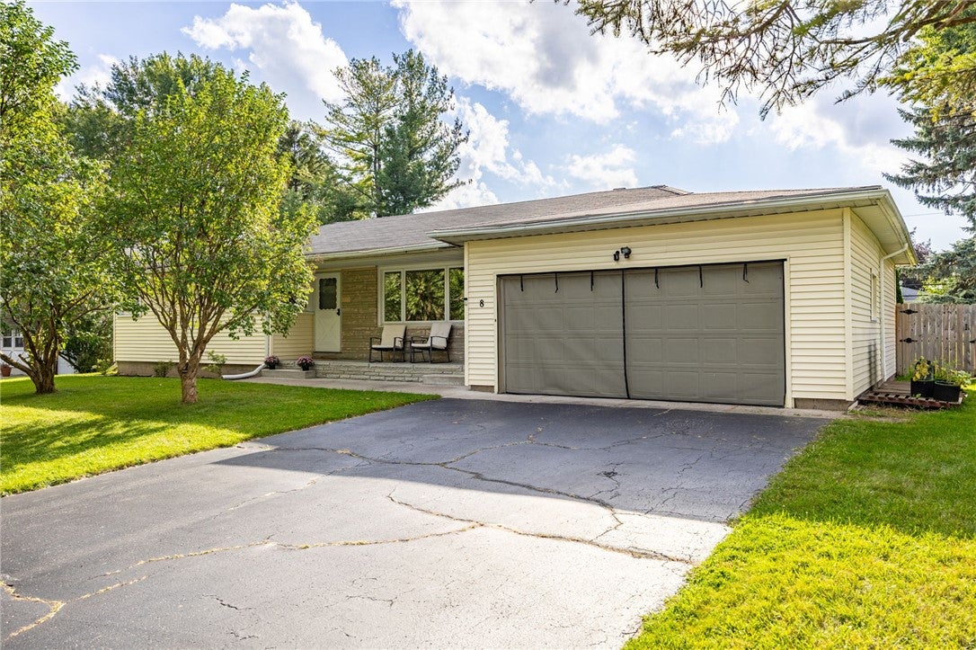 8 Twin Oak Drive