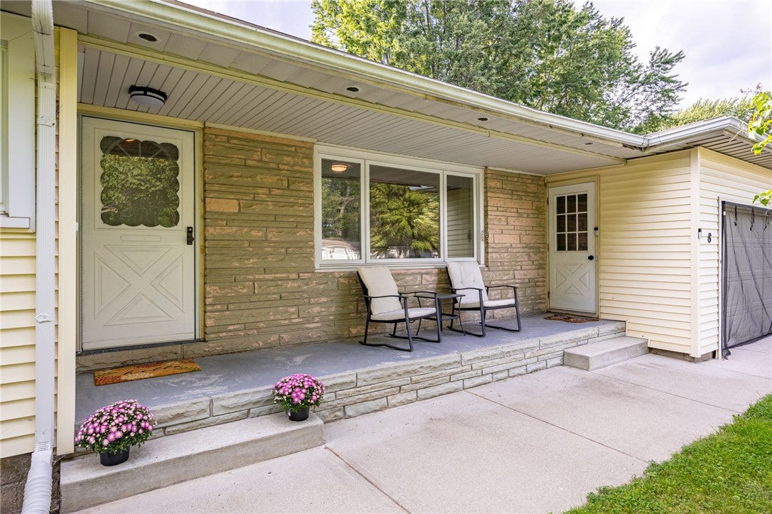 8 Twin Oak Drive