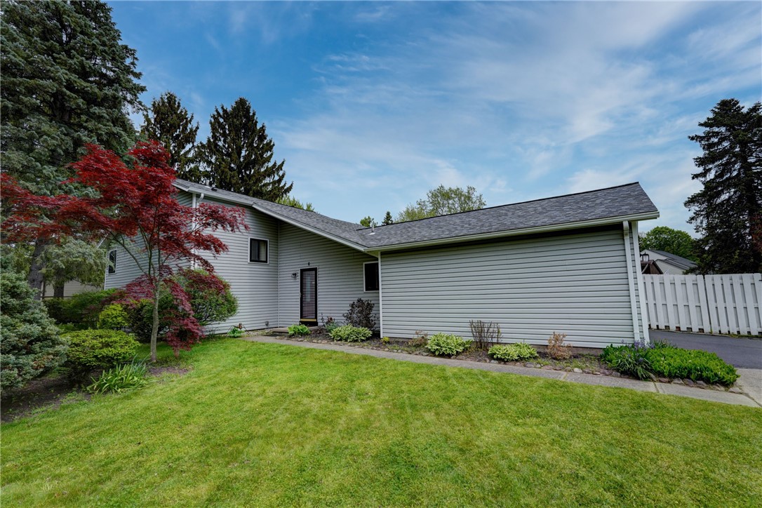 6 Sanders Farm Drive, Penfield, New York image 1