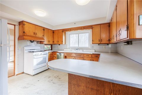 Tiny photo for 43 River Meadow Drive, Henrietta, NY 14623 (MLS # R1655463)