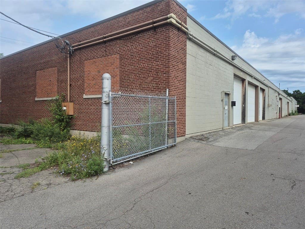 Photo of 900 Maple Street, Rochester, NY 14611 (MLS # R1706134)