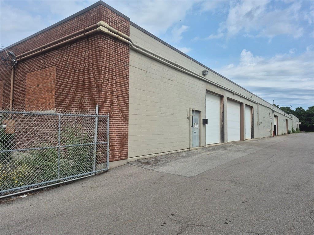 Photo of 900 Maple Street, Rochester, NY 14611 (MLS # R1706134)
