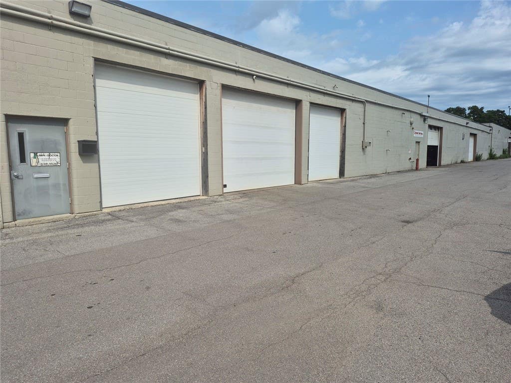 Photo of 900 Maple Street, Rochester, NY 14611 (MLS # R1706134)
