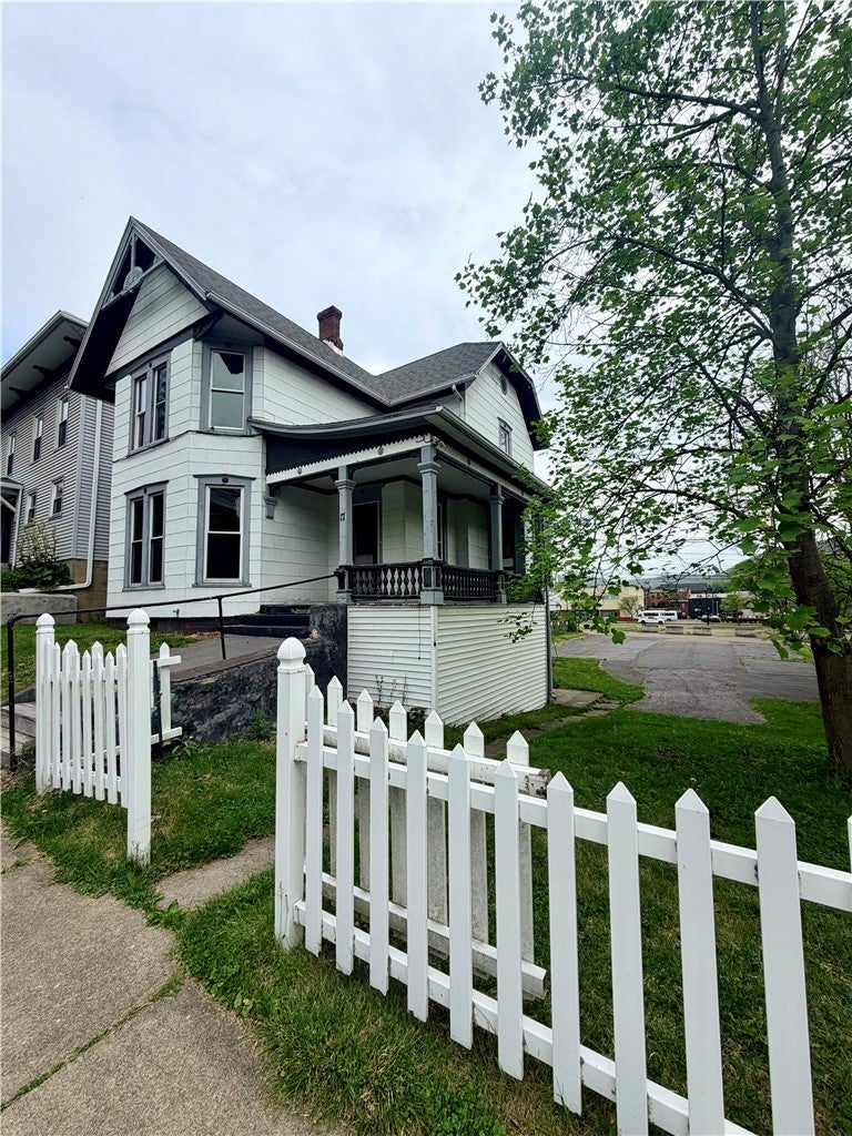 17 W 1st Street