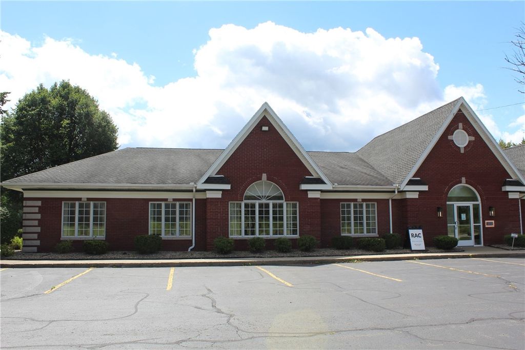 Photo of 15 Regency Oaks Blvd Boulevard, Rochester, NY 14624 (MLS # R1556400)