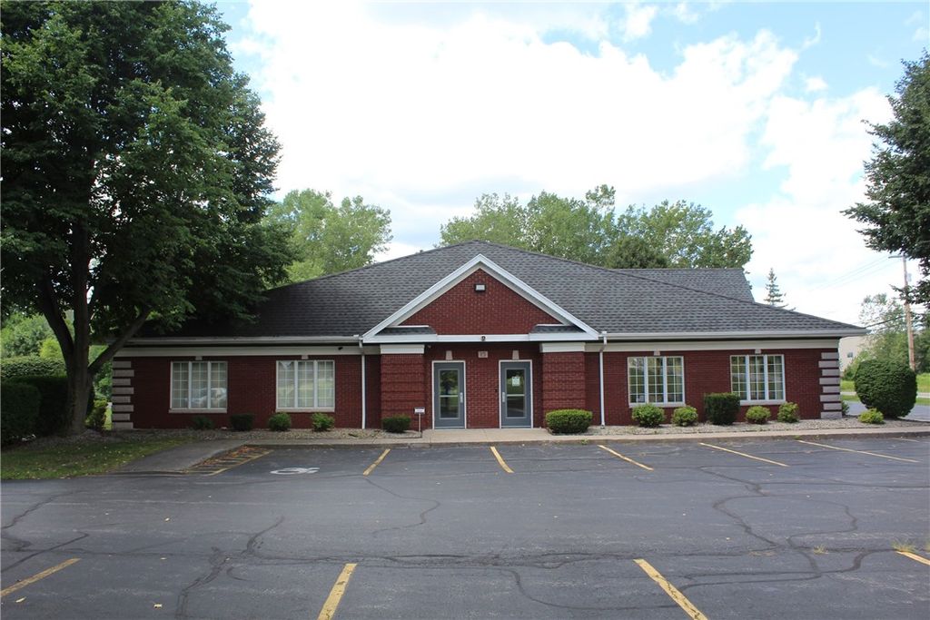 Photo of 15 Regency Oaks Blvd Boulevard, Rochester, NY 14624 (MLS # R1556400)