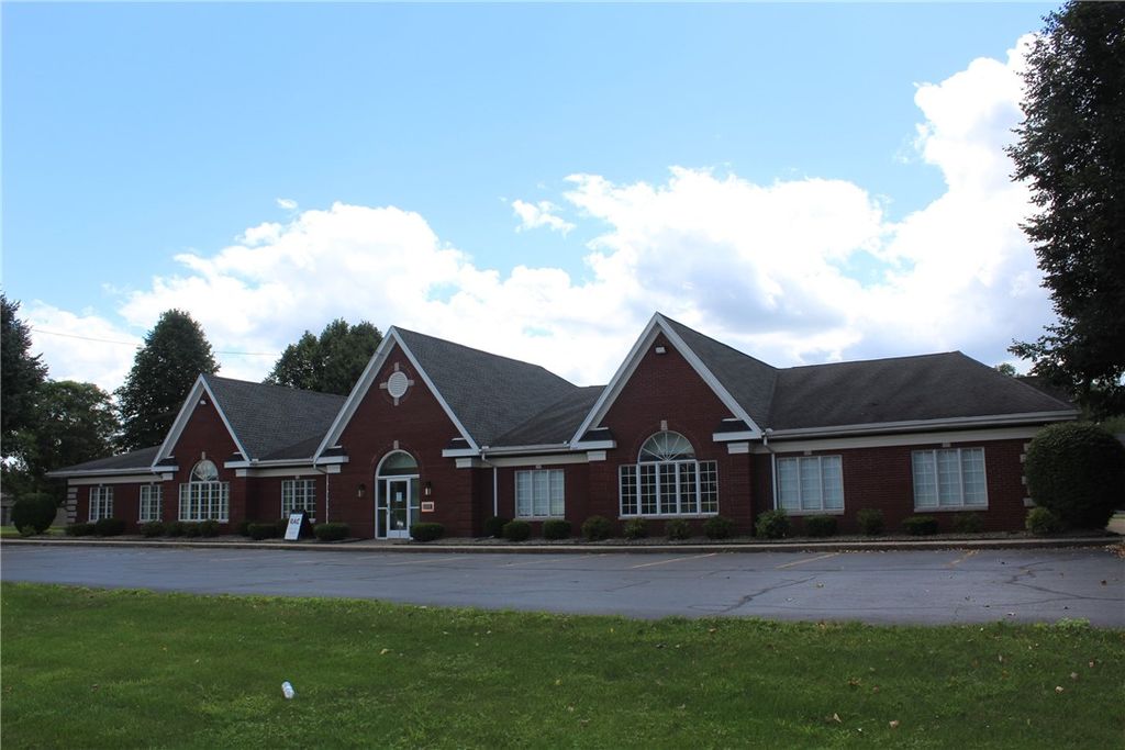 Photo of 15 Regency Oaks Blvd Boulevard, Rochester, NY 14624 (MLS # R1556400)