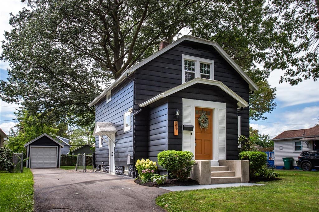 Photo of 21 Sheraton Drive, Greece, NY 14616 (MLS # R1704821)