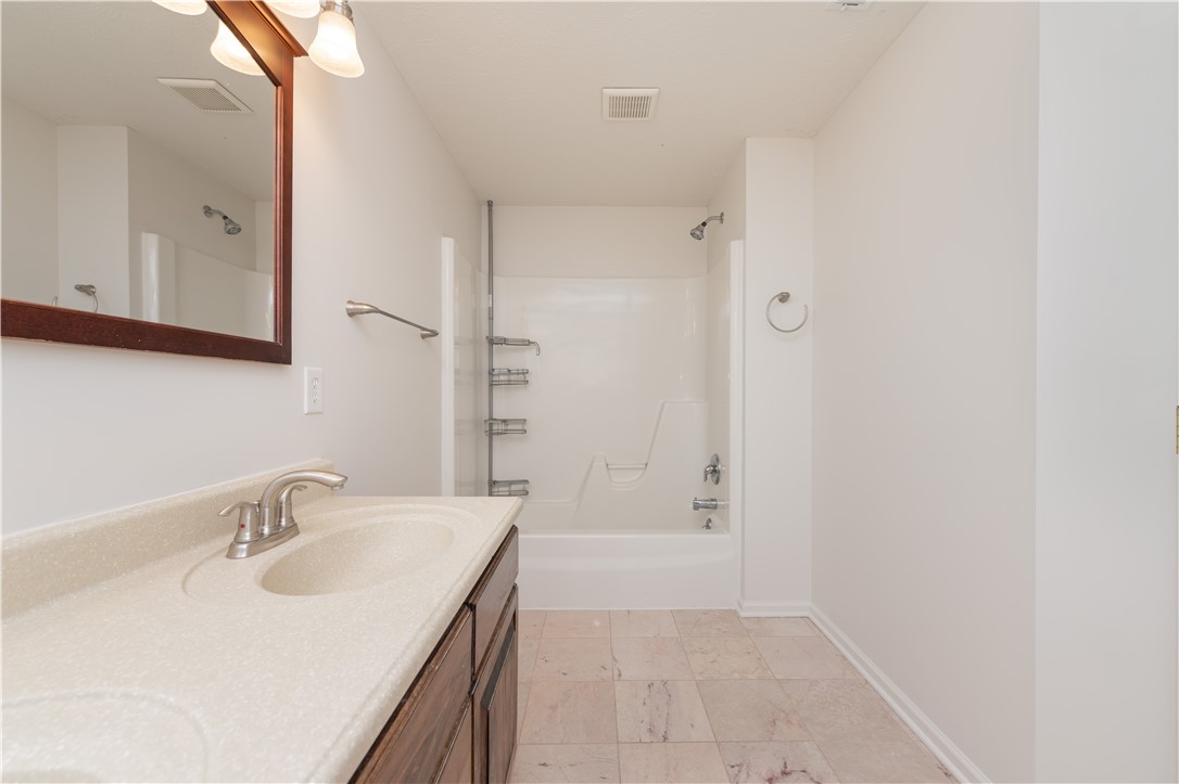 60 Wayfaring Lane, Greece, New York image 15