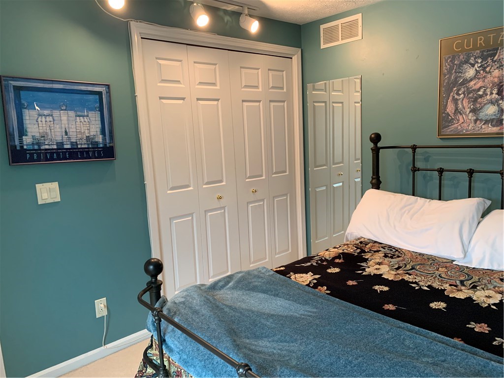 93 Creek Ridge, Pittsford, New York image 32