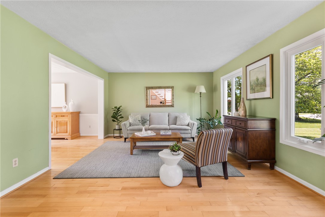23 Westfield Commons, Penfield, New York image 4