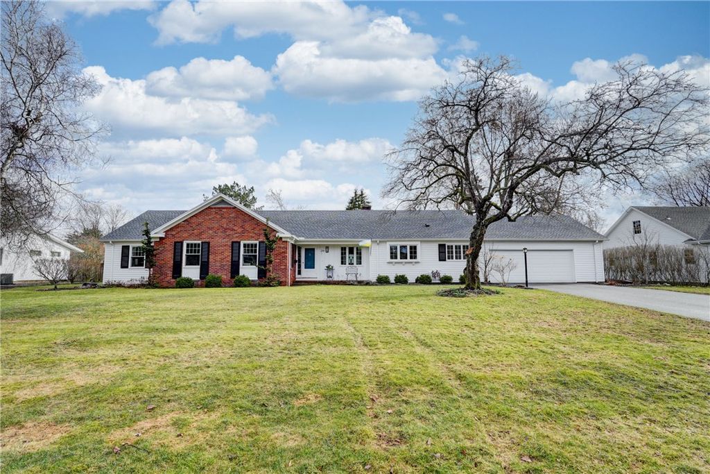 Photo of 219 Danbury Circle S, Brighton, NY 14618 (MLS # R1666034)