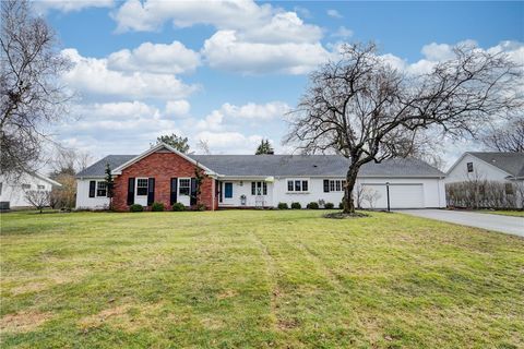 Homes For Sale - 219 Danbury Circle<br/> Brighton, NY 14618