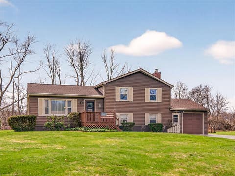 Homes For Sale - 157 Garden Parkway Pkwy<br/> Monroe County, Henrietta, NY 14467