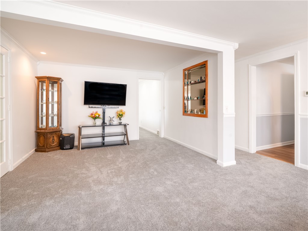 275 Strathmore Road, Greece, New York image 9