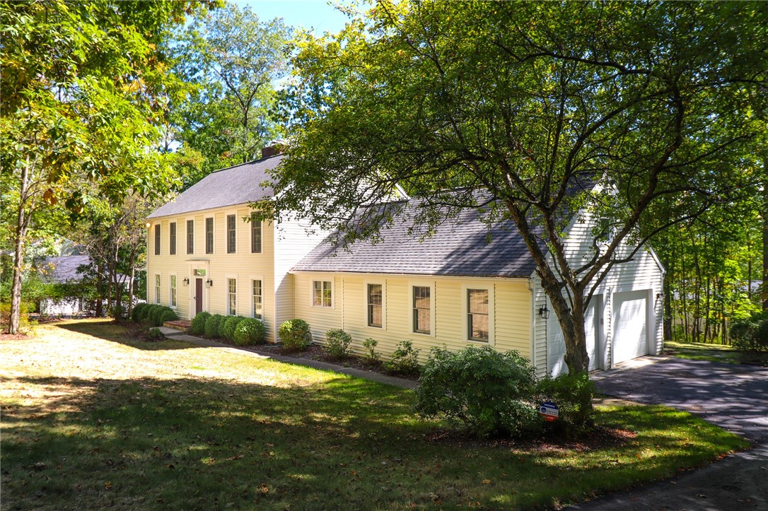 8 Knollbrook Lane W