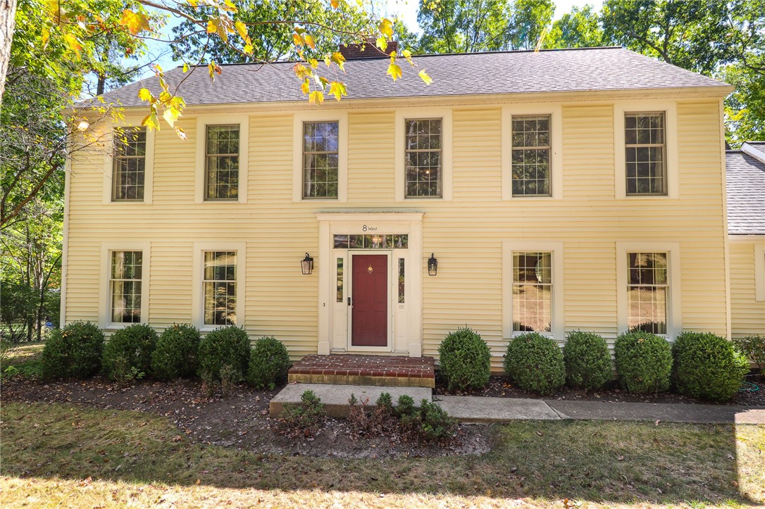 8 Knollbrook Lane W