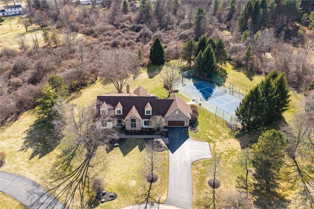 Photo of 33 Sunrise Hill Hl, Pittsford, NY 14534 (MLS # R1662331)