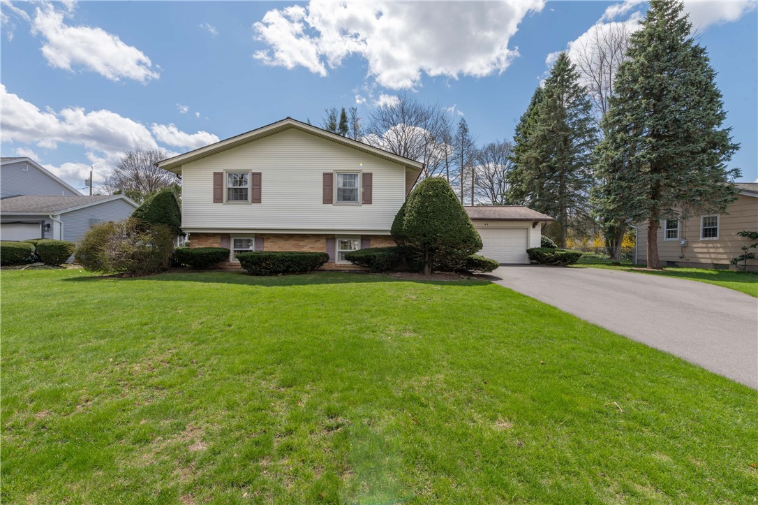 49 Courtly Circle, Greece, New York image 1