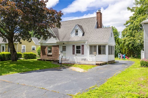 Homes For Sale - 141 Cooper Road<br/> Irondequoit, NY 14617