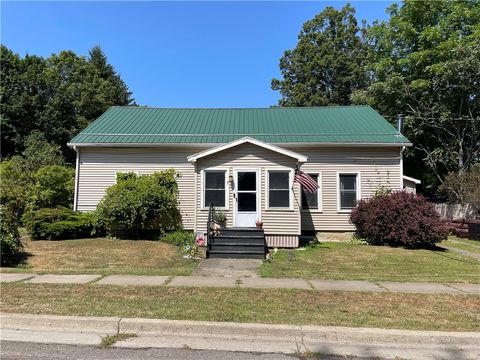 Photo of 7 Moss Street, New Berlin, NY 13411 (MLS # R1650165)