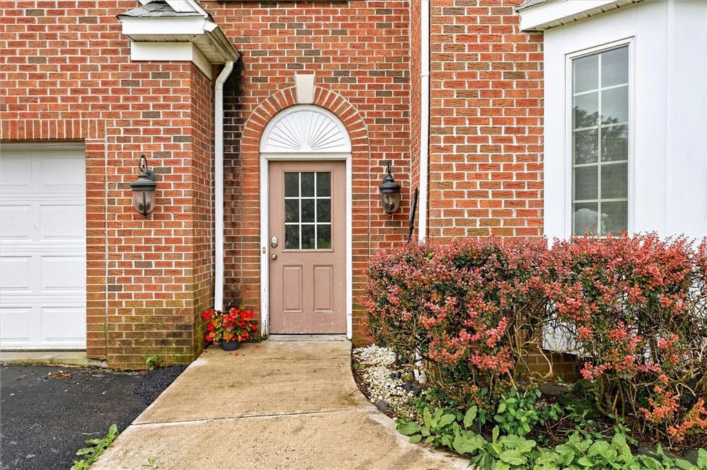 Photo of 36 Orange Tree Circle, Chili, NY 14624 (MLS # R1705017)