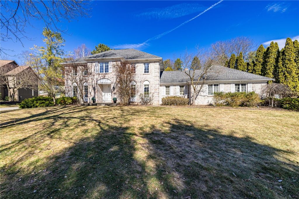 Photo of 4 Le Pere Drive, Pittsford, NY 14534 (MLS # R1660642)