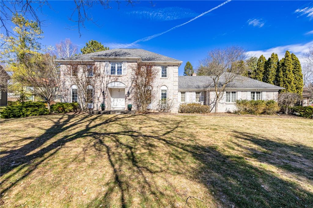 Photo of 4 Le Pere Drive, Pittsford, NY 14534 (MLS # R1660642)