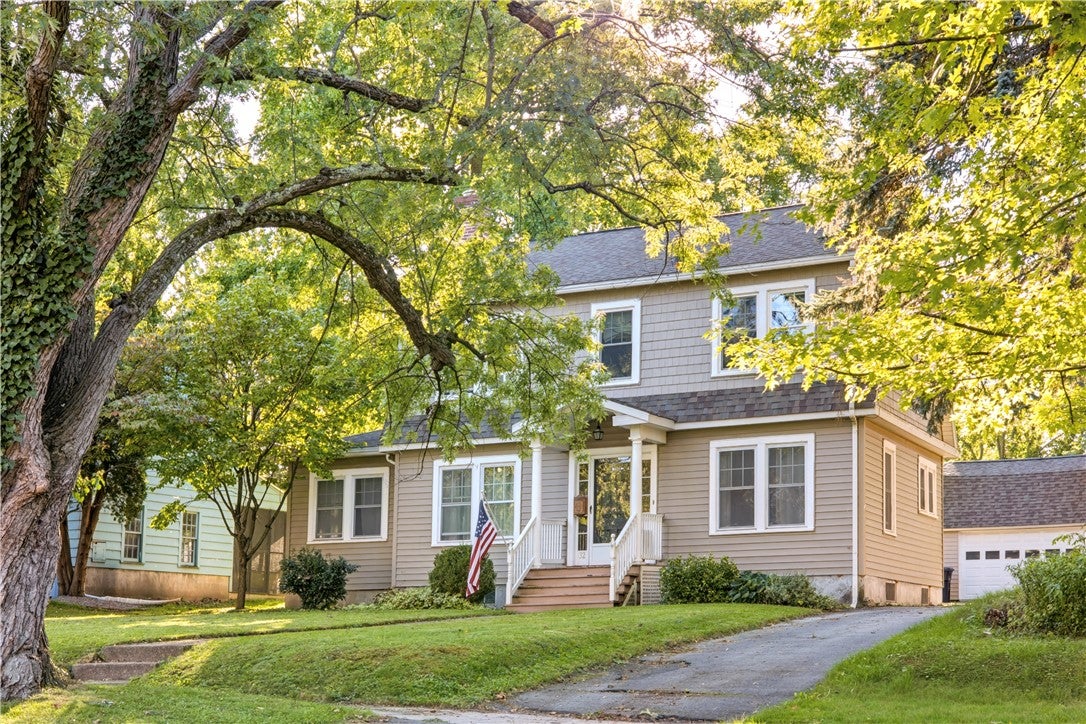 32 Maxwell Avenue