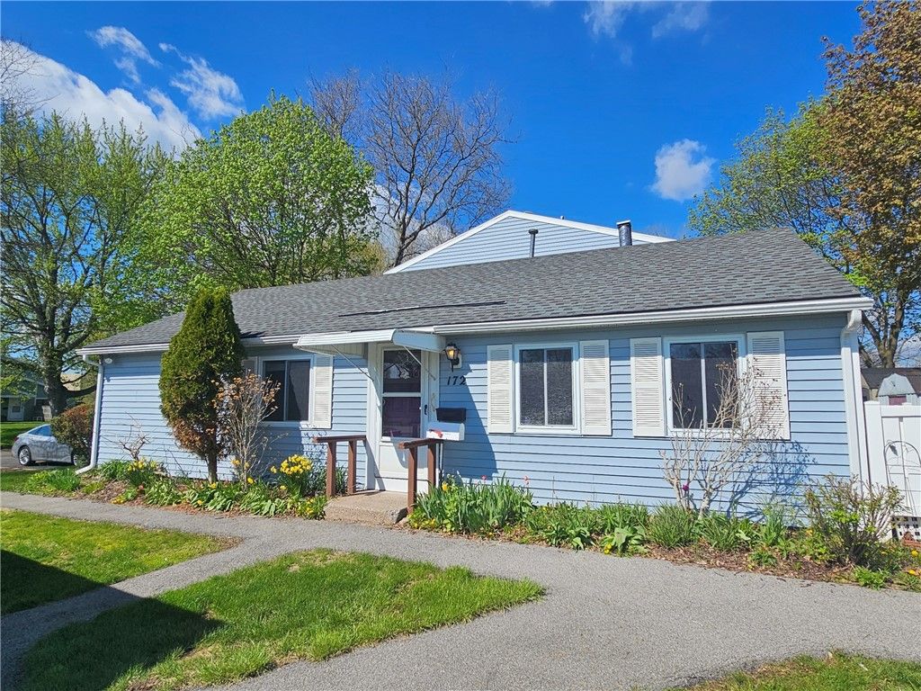 Photo of 172 Norwich Drive, Ogden, NY 14624 (MLS # R1676245)