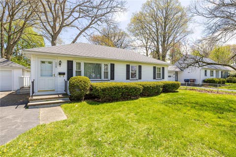 Homes For Sale - 119 Arlidge Drive<br/> Greece, NY 14616