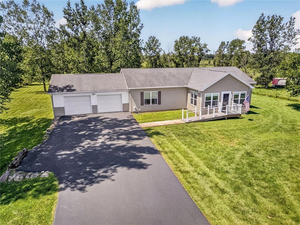 Photo of 435 Sanford Road S, Riga, NY 14428 (MLS # R1700583)